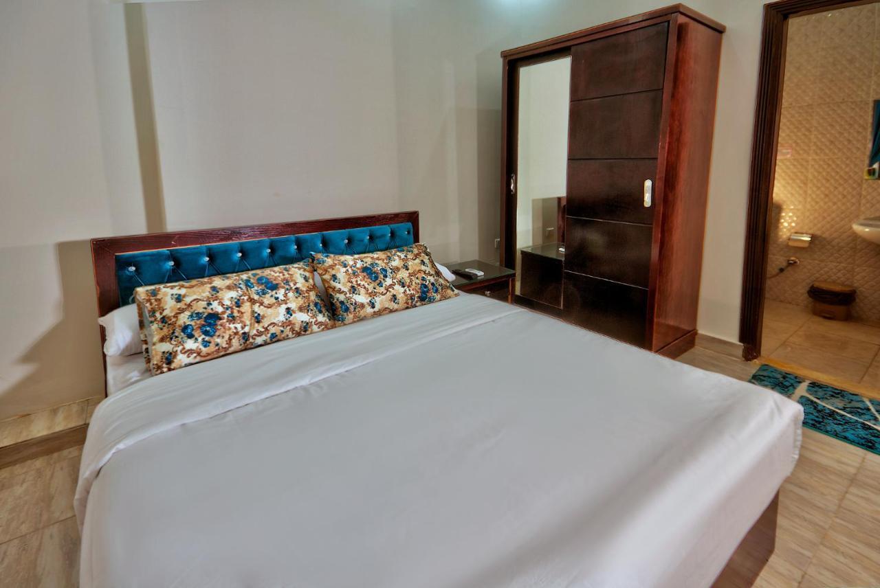 Deluxe Queen Room,1015205614:JPEG