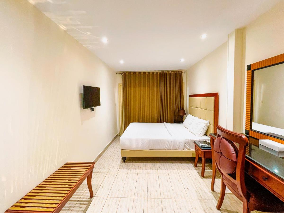 Large Single Room