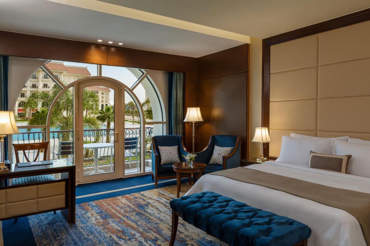 Deluxe Room Pool View , King Bed,1350944137:JPEG