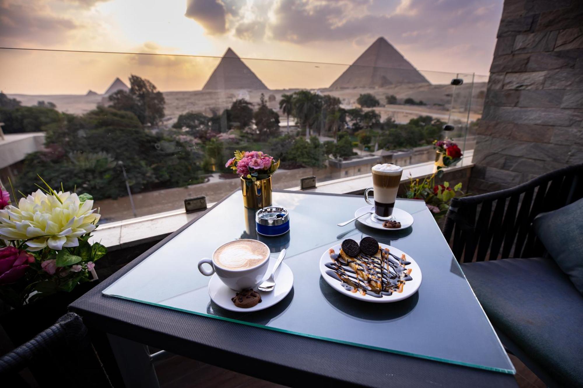 Suite Lit King-Size avec Balcon - Vue sur Pyramides