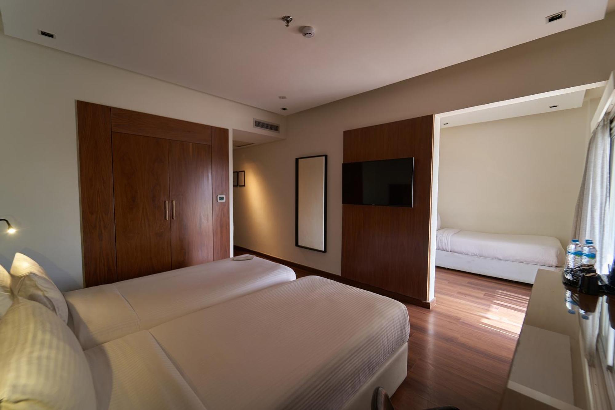 Deluxe Triple Room Balcony,1586125760:JPEG