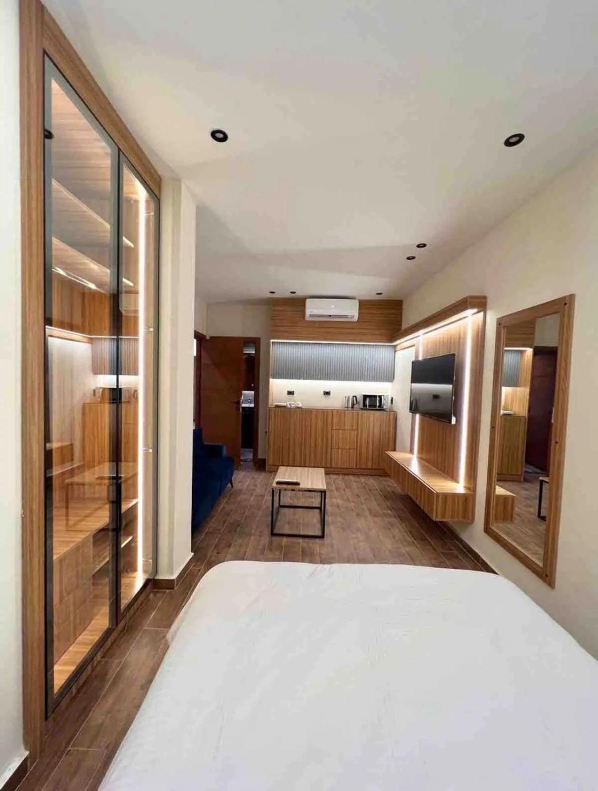 Deluxe Suite,1635958212:JPEG