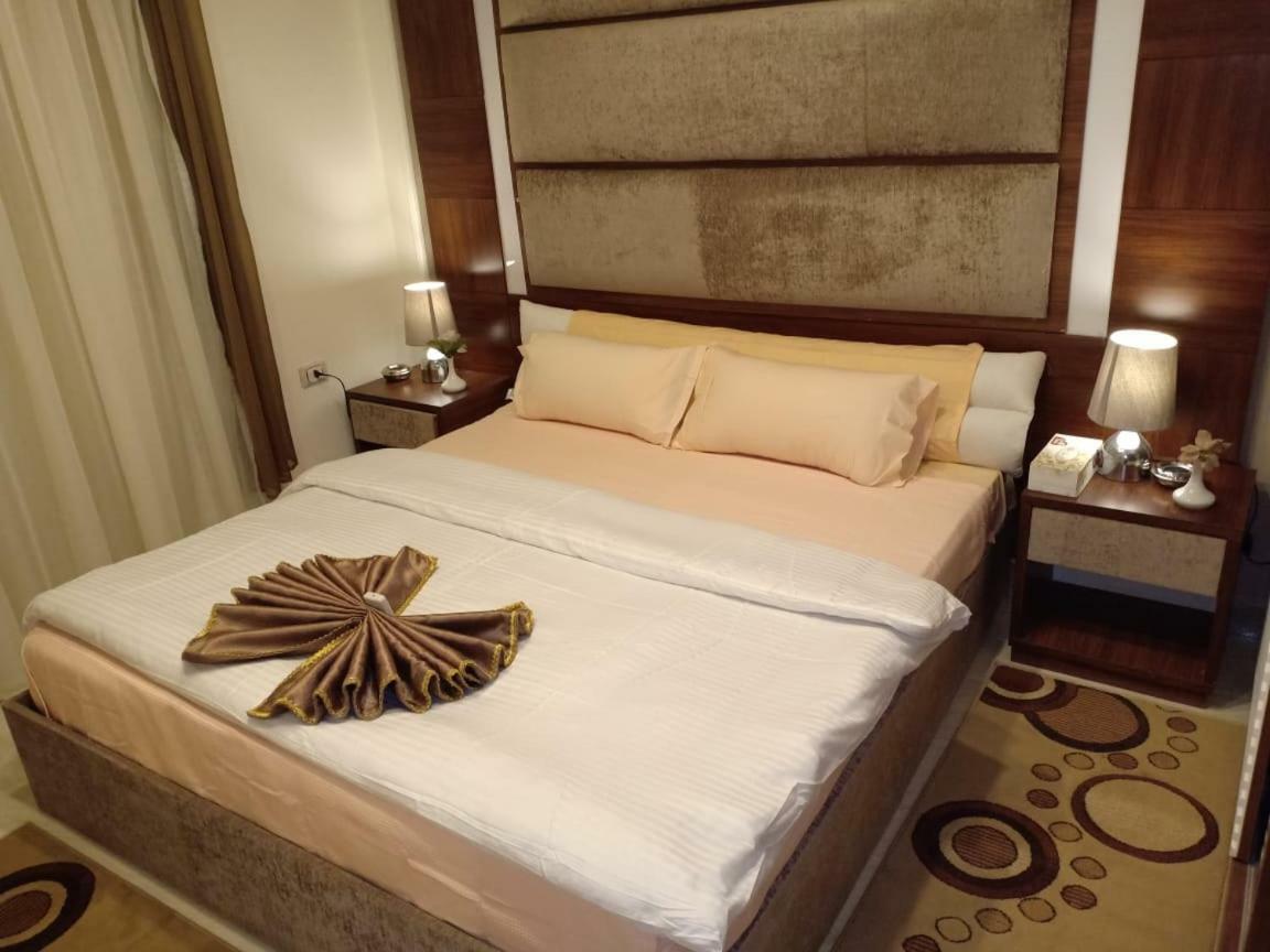 Three-Bedroom Apartment,969843538:JPEG
