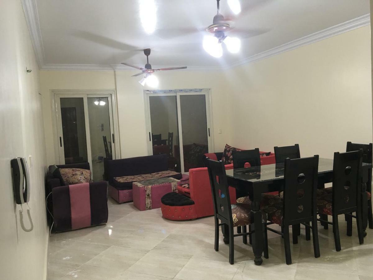 Three-Bedroom Apartment,884463538:JPEG