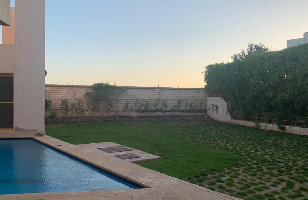 Cheerful 6 Bedroom Villa With Pool.-1