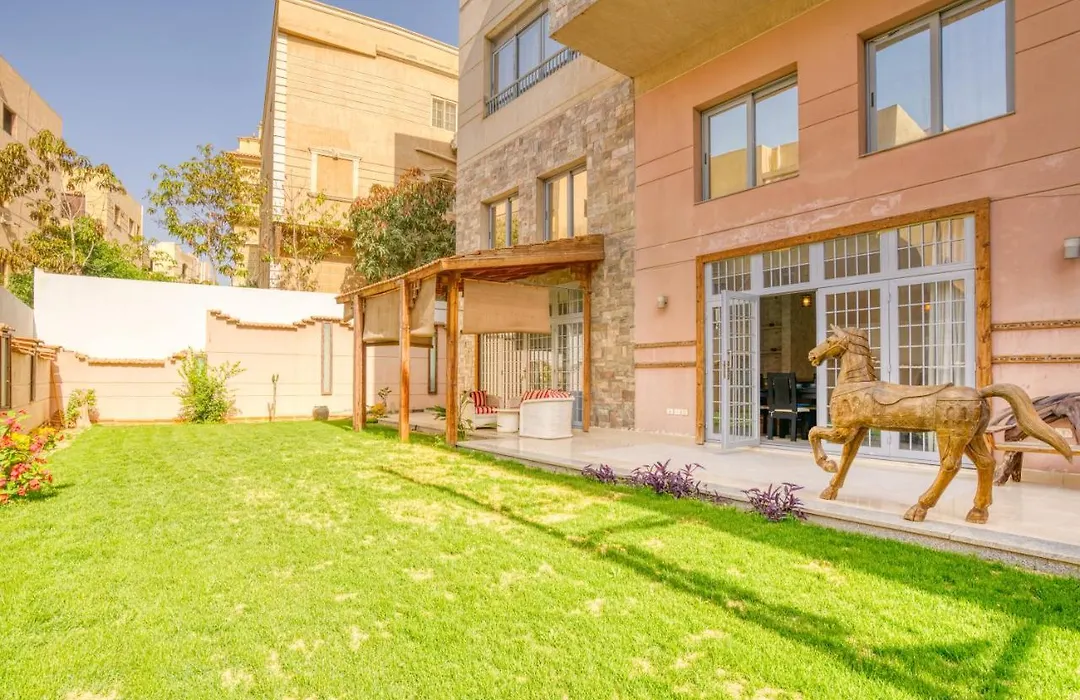 Spacious Garden Duplex Near Jw Marriott-1