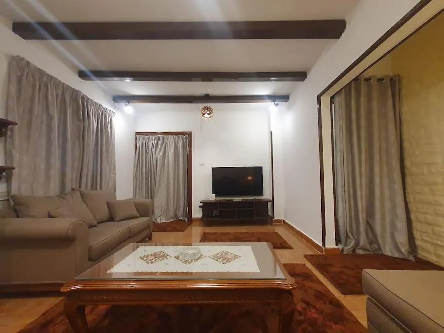 Cozzy Home With Private Entrance-1