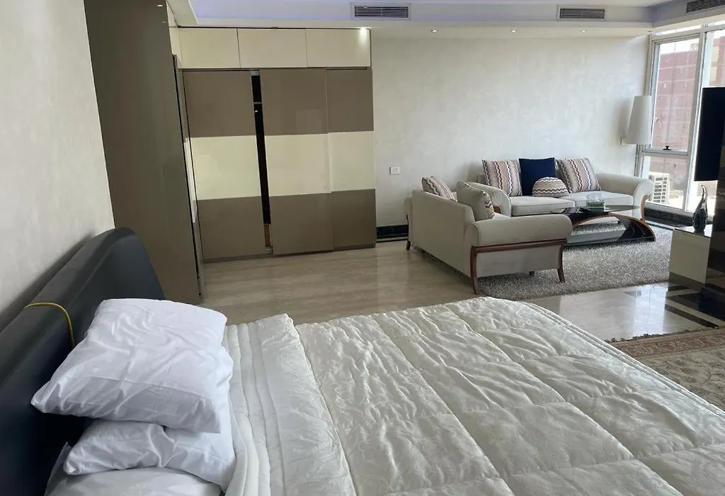 نايل هاوس-1