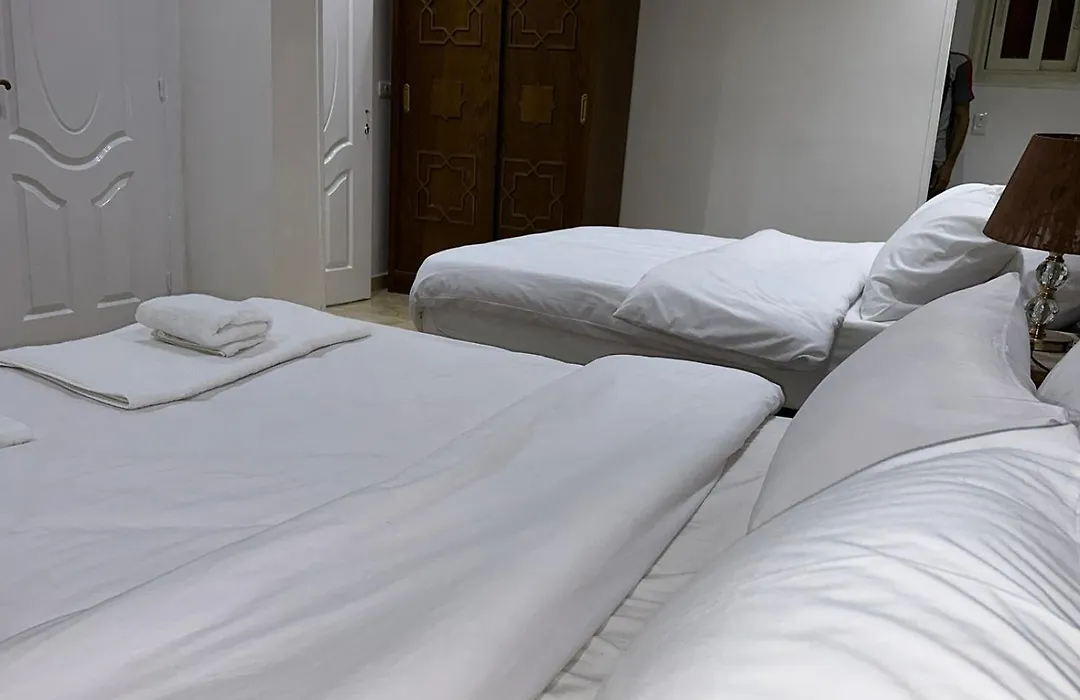 Full Pyramids View Apartment With Balcony For 8 P-1