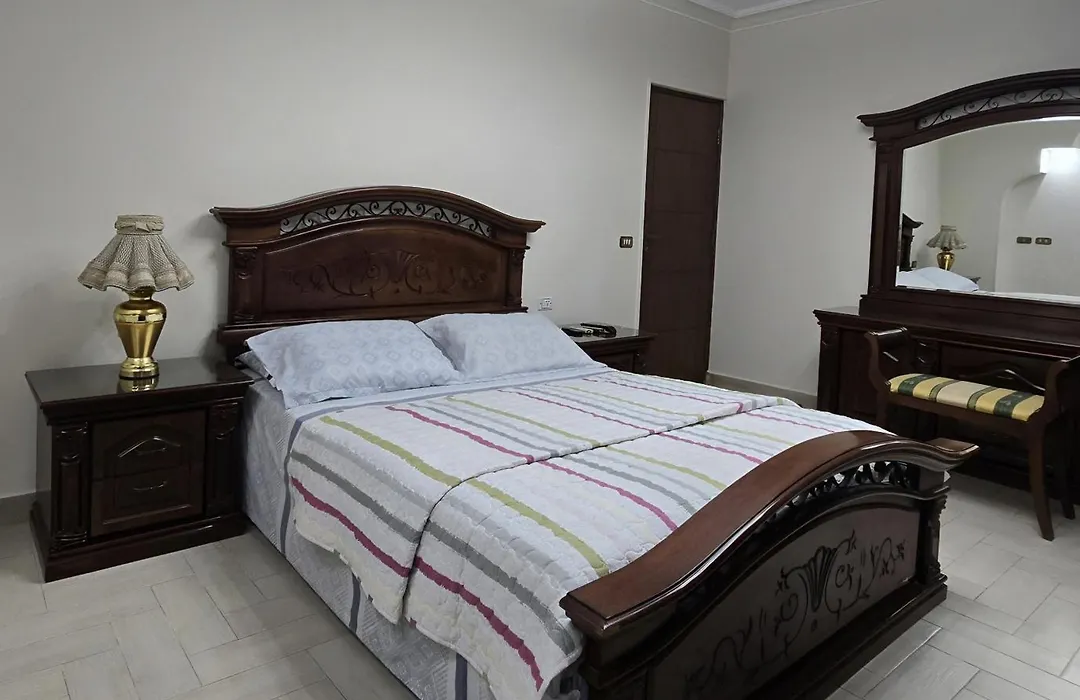 Comfy 2 Bedrooms Apartment In Cairo 83-1