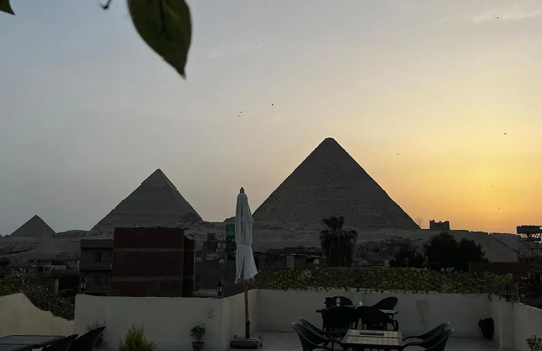 Hur Pyramids Land Inn Kafrat al Jabal: 3 star Hotel with a Minimum ...