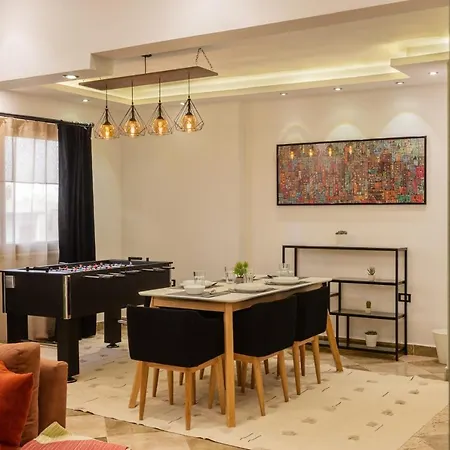 Play Foosball & Do Yoga - 1 Bedroom Apt - Free Airport Pickup!-3