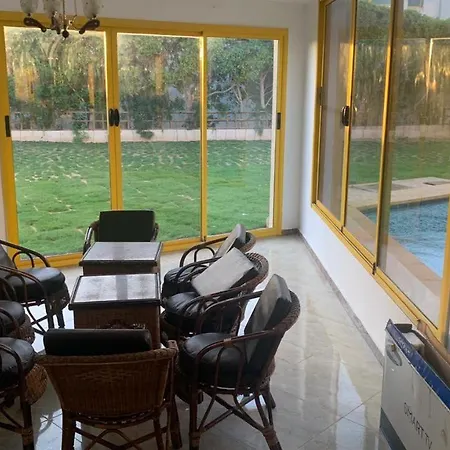 Cheerful 6 Bedroom Villa With Pool.-3