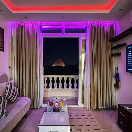 Queen Pyramids View Apartment-3