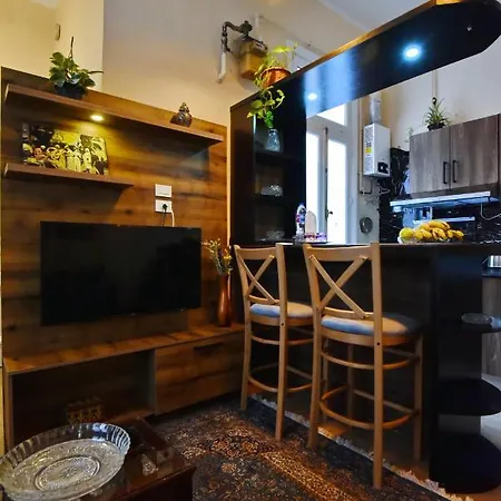 The Place 3 Charming Downtown Apartment-2