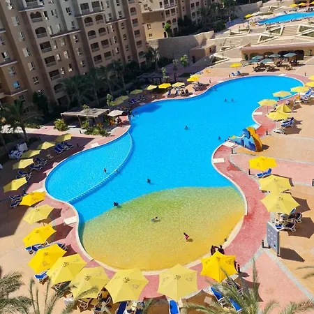 شاليه فندقي ٥٥ متر غرفه بحمام وتراس مكيف ومفروش فرش زيرو راقي جدا اول استخدام يطل علي البسينات وللعلم القريه قبلي الطريق-2