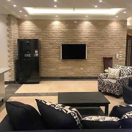 Luxury Newly Fully Furnished Villa 10 Mins To Cfc-3