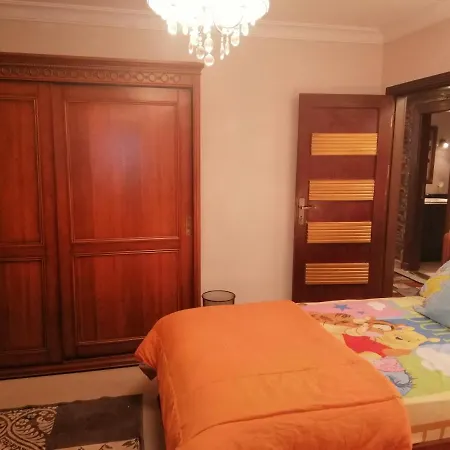شقه مفروشه فندقيه رائعه معقمه مكيفه 260متر انترنت موقع رائع ايجار يومي وشهري من المالك مباشره-2