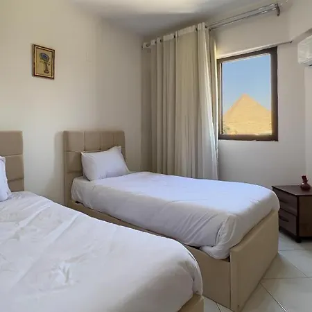 Sphinx Pyramids View Apartment-3