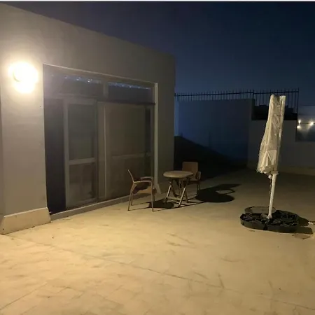 Stylish Roof-Top Studio!-3