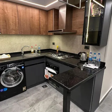 Luxury Apartment El Mohandessen-3
