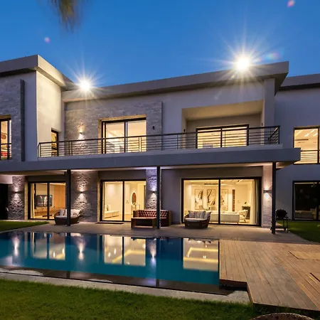 Swanlake Luxurious Villa-2