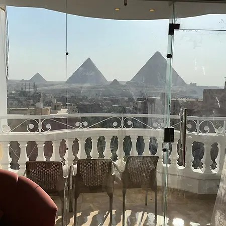 Full Pyramids View Apartment With Balcony For 8 P-3