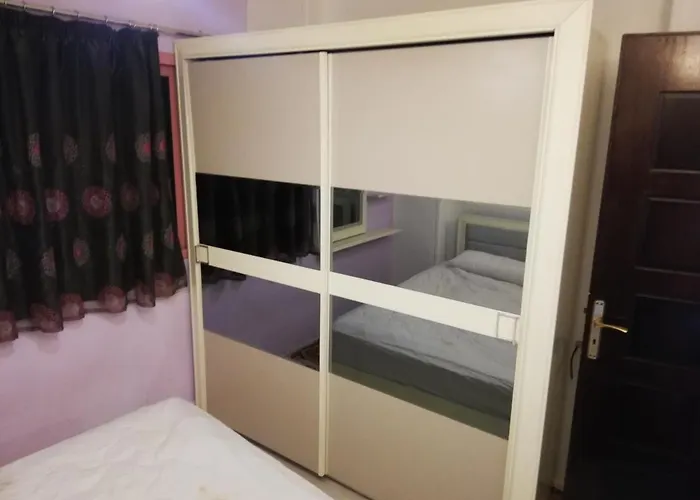 Ferienwohnung Manial Cairo شقه فرش مودرن 145متر علي شارع المنيل الرئيسي جزيرة المنيل الروضة قريبه جدا من النيل