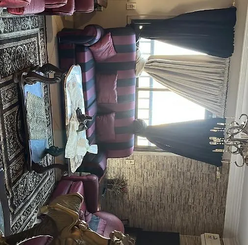 شقه فاخره الايجار علي شارع رئيسي Cairo que aceita animais de estimação
